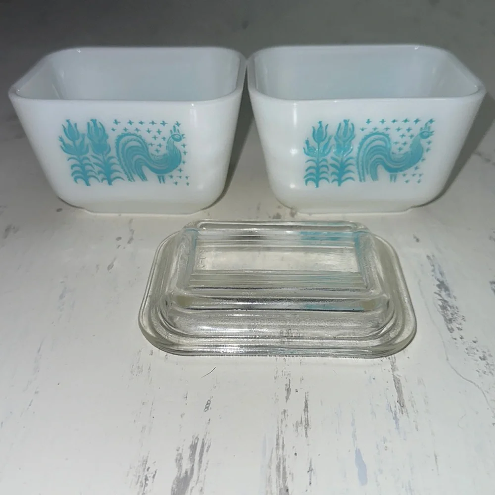 Vintage Pyrex 501 Amish Butterprint Rooster Fridge Set of 2 Pieces 1 Lid - Picture 3 of 13